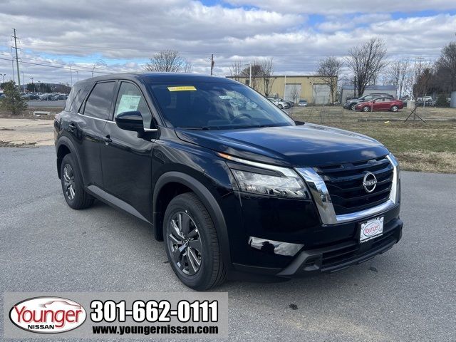 2025 Nissan Pathfinder S