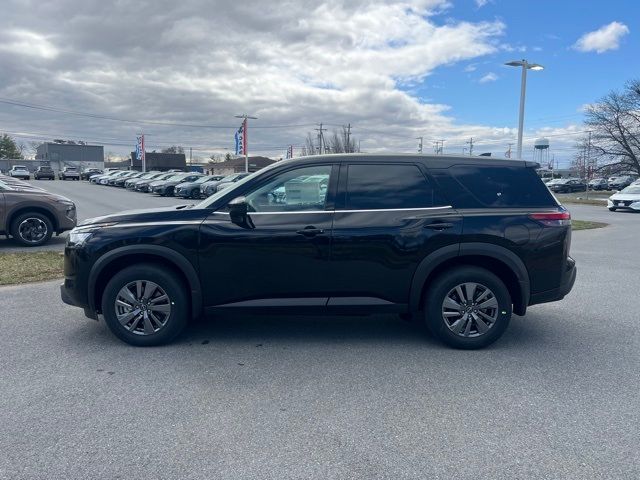 2025 Nissan Pathfinder S