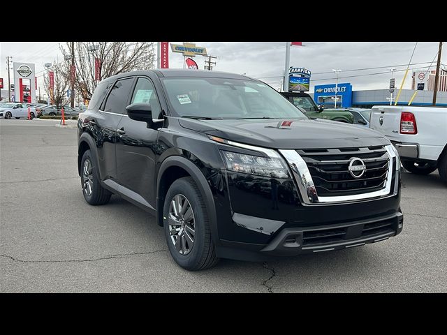 2025 Nissan Pathfinder S