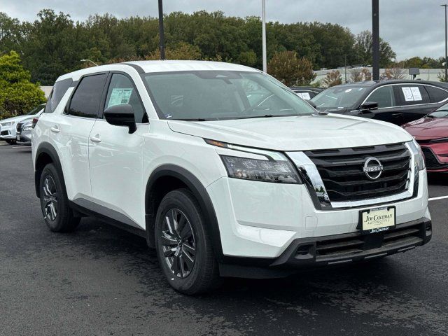 2025 Nissan Pathfinder S