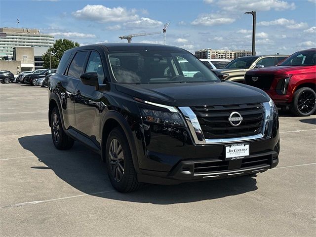 2025 Nissan Pathfinder S