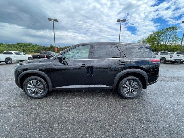 2025 Nissan Pathfinder S