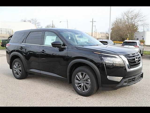 2025 Nissan Pathfinder S