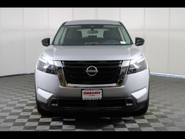 2025 Nissan Pathfinder S