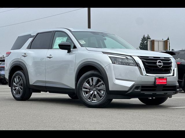 2025 Nissan Pathfinder S