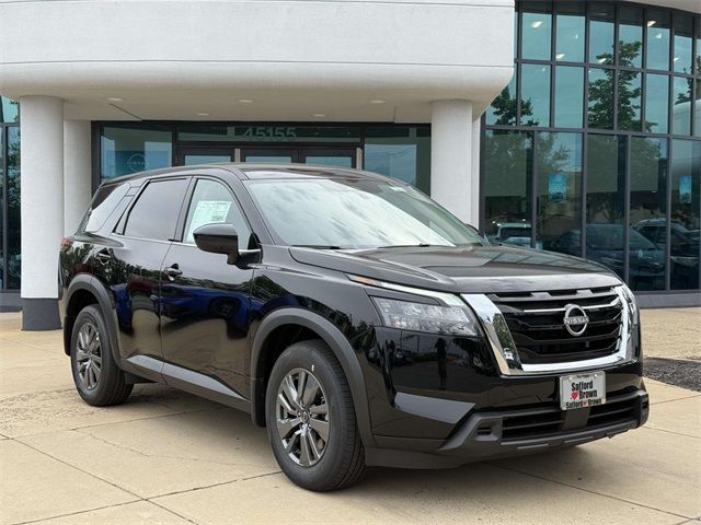 2025 Nissan Pathfinder S