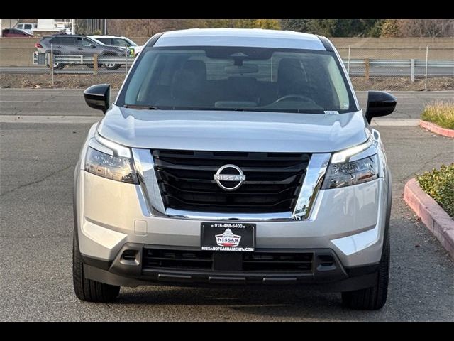 2025 Nissan Pathfinder S