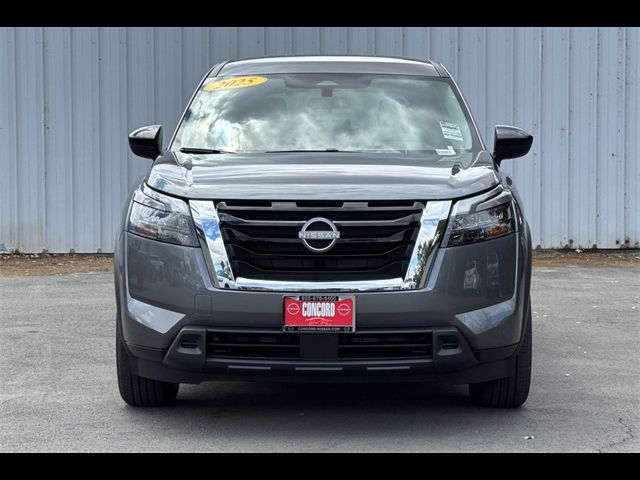 2025 Nissan Pathfinder S