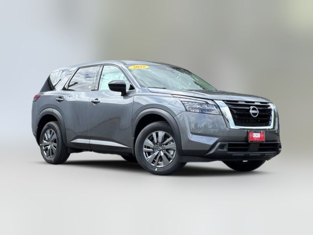 2025 Nissan Pathfinder S