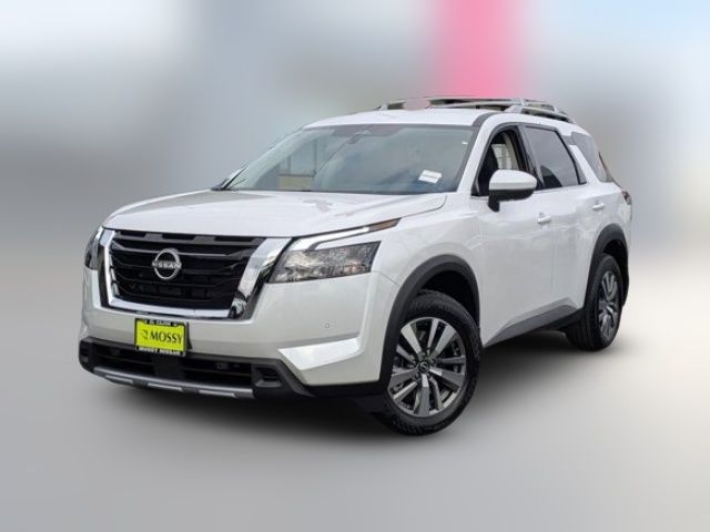 2025 Nissan Pathfinder SL