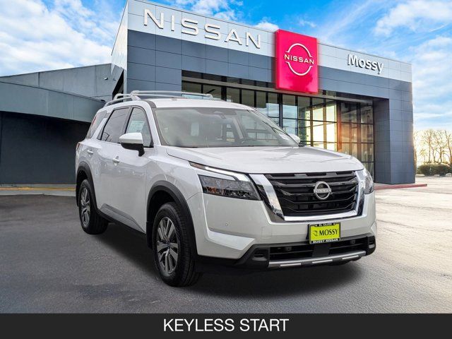 2025 Nissan Pathfinder SL