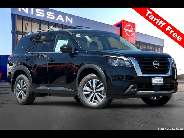2025 Nissan Pathfinder SL