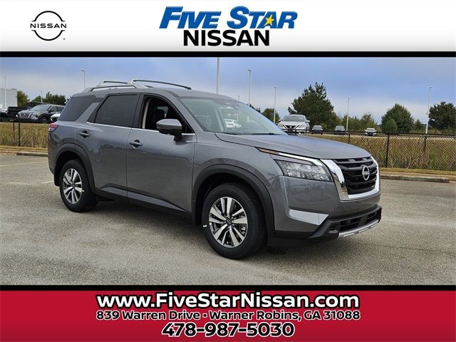 2025 Nissan Pathfinder SL