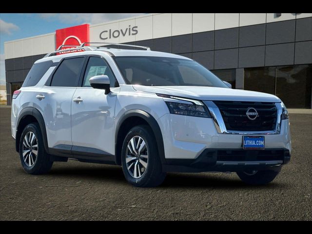 2025 Nissan Pathfinder SL