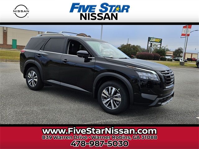 2025 Nissan Pathfinder SL