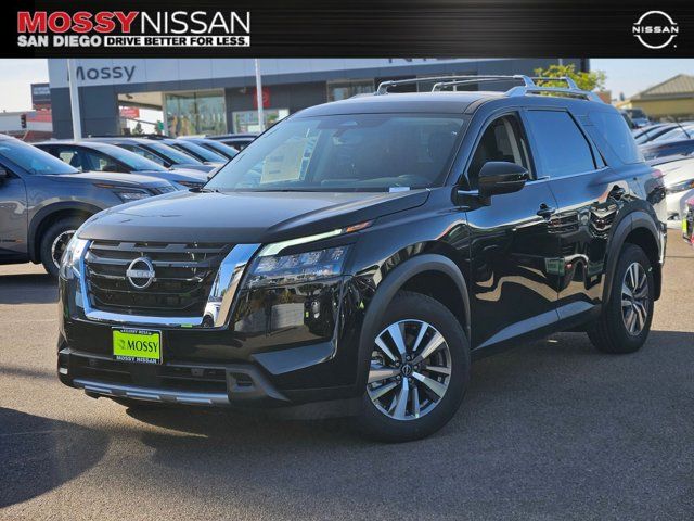 2025 Nissan Pathfinder SL