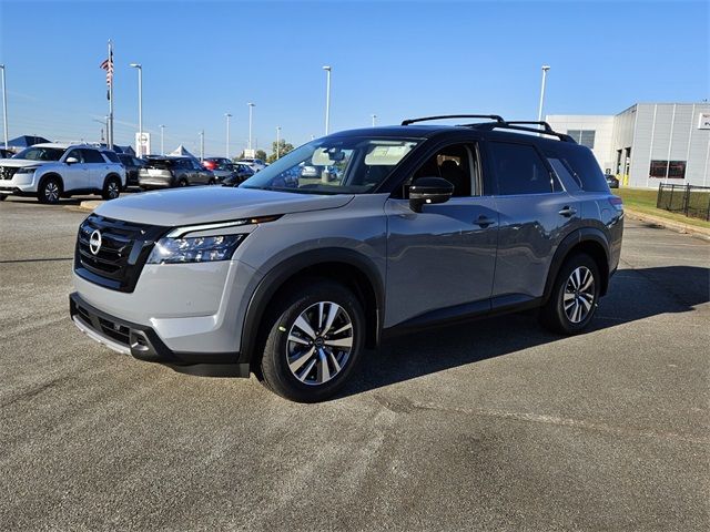 2025 Nissan Pathfinder SL