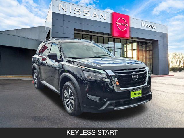2025 Nissan Pathfinder SL