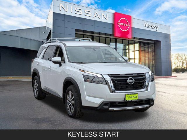 2025 Nissan Pathfinder SL