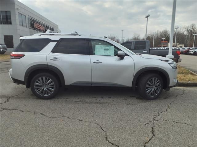 2025 Nissan Pathfinder SL