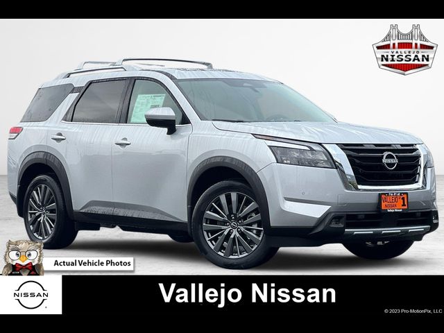 2025 Nissan Pathfinder SL