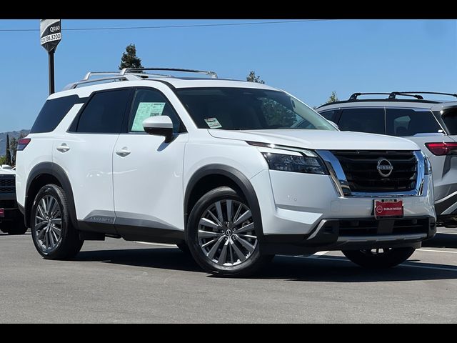 2025 Nissan Pathfinder SL
