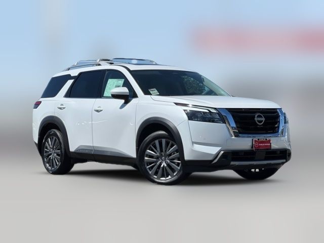 2025 Nissan Pathfinder SL