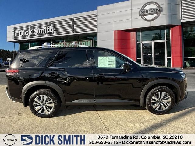 2025 Nissan Pathfinder SL