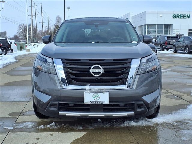 2025 Nissan Pathfinder SL