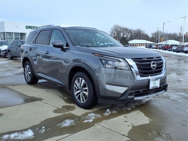 2025 Nissan Pathfinder SL