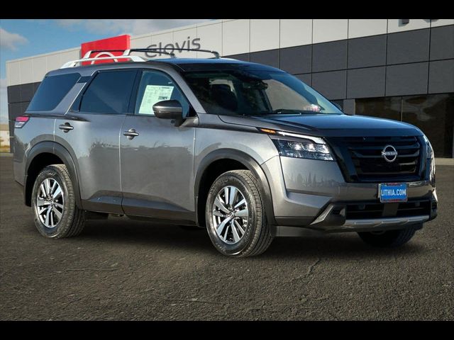 2025 Nissan Pathfinder SL