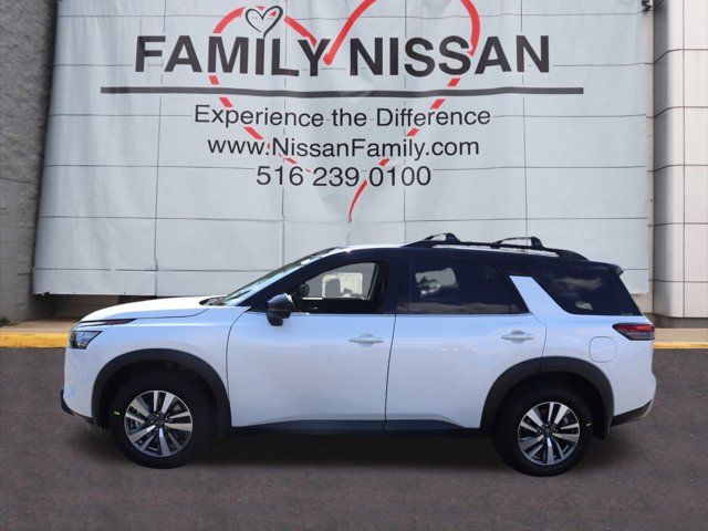 2025 Nissan Pathfinder SL