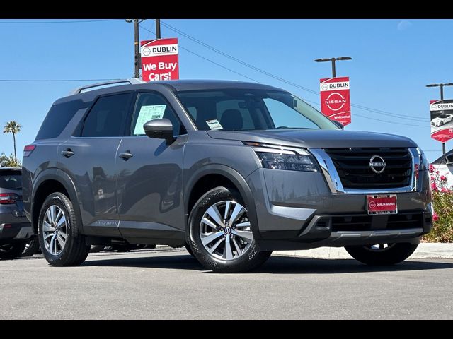 2025 Nissan Pathfinder SL