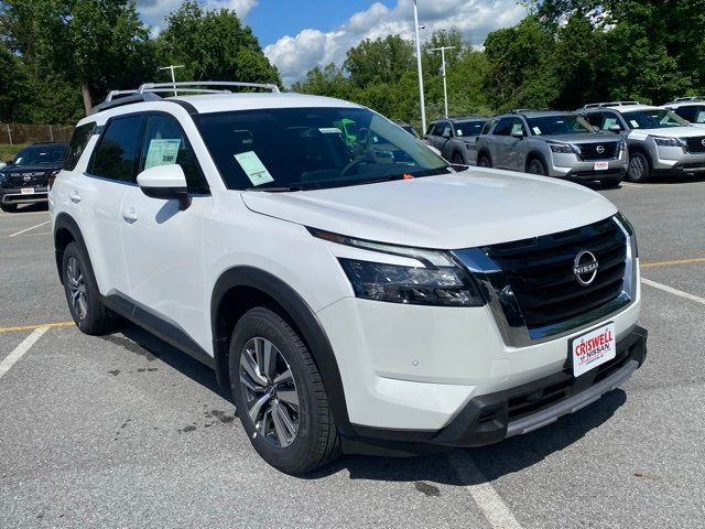 2025 Nissan Pathfinder SL