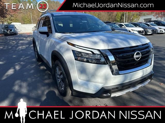 2025 Nissan Pathfinder SL