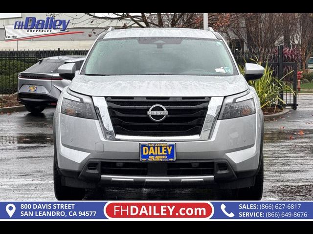 2025 Nissan Pathfinder SL