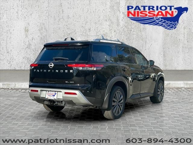 2025 Nissan Pathfinder SL