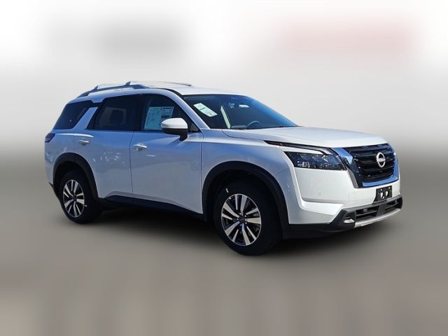 2025 Nissan Pathfinder SL