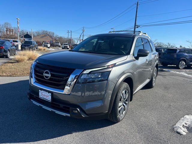 2025 Nissan Pathfinder SL