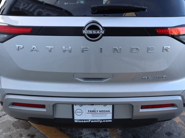 Vehicle image 7 of 24