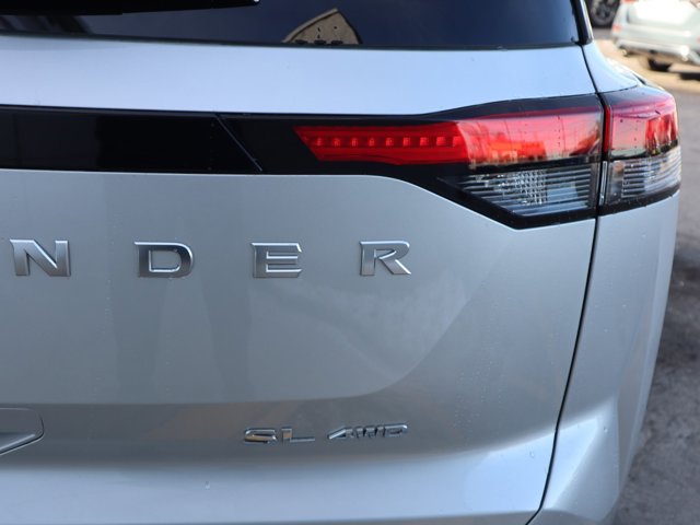 Vehicle image 13 of 24