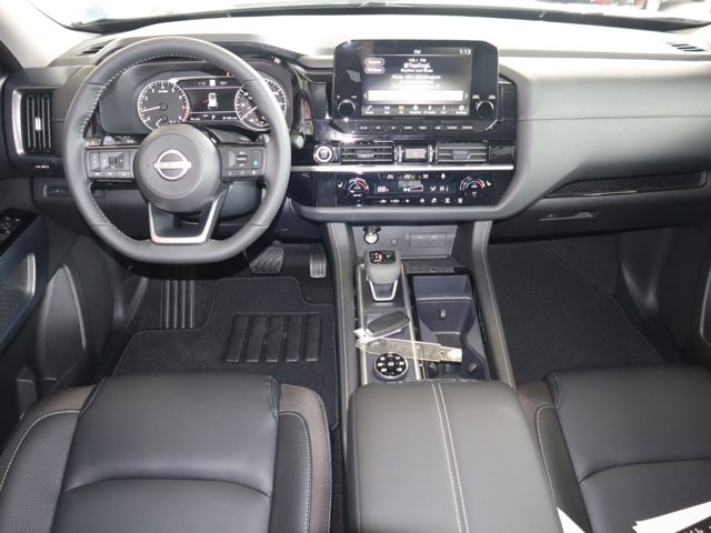Vehicle image 17 of 24