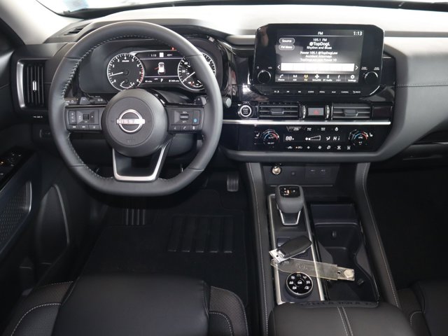 Vehicle image 18 of 24