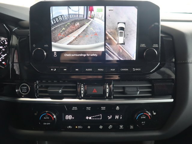 Vehicle image 22 of 24