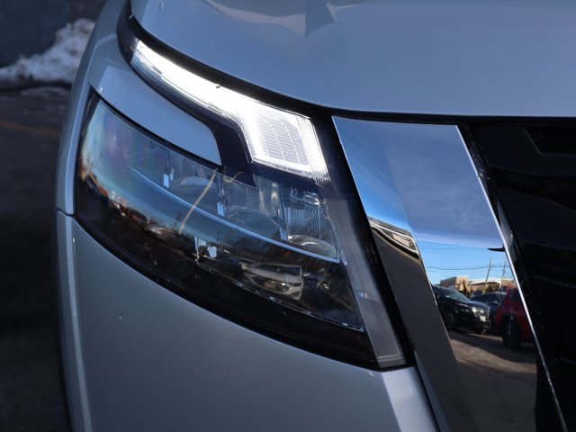 Vehicle image 10 of 24