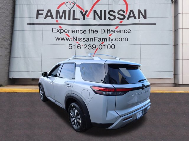 Vehicle image 6 of 24