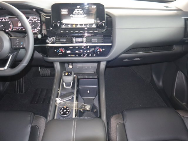 Vehicle image 19 of 24