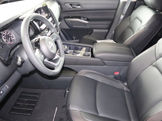 Vehicle image 14 of 24