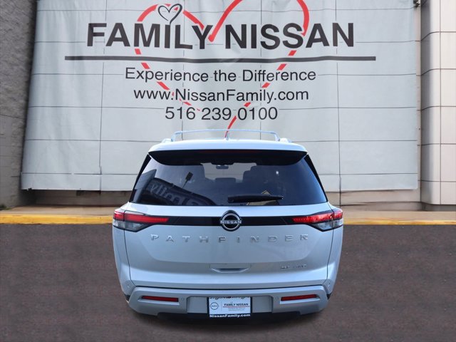 Vehicle image 4 of 24