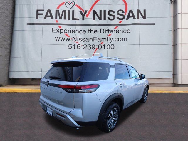 2025 Nissan Pathfinder SL